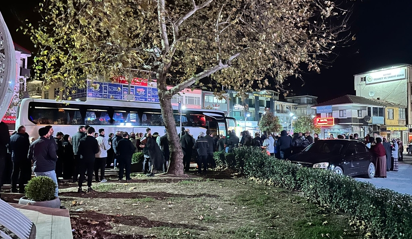 akyazida-umre-kafilesi-dualarla-ugurlandis2jva2xbqv
