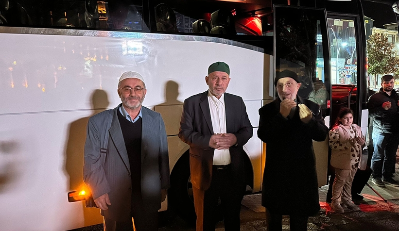 akyazida-umre-kafilesi-dualarla-ugurlandis2jva2xbqv