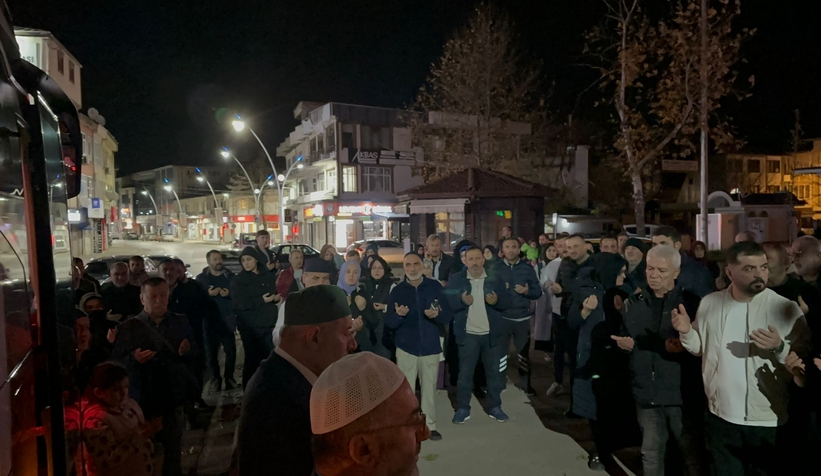 akyazida-umre-kafilesi-dualarla-ugurlandis2jva2xbqv