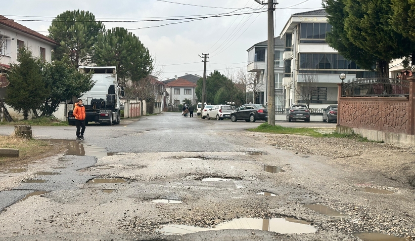 akyazida-vatandasin-camur-ve-cukur-tepkisid2xxzfnod2