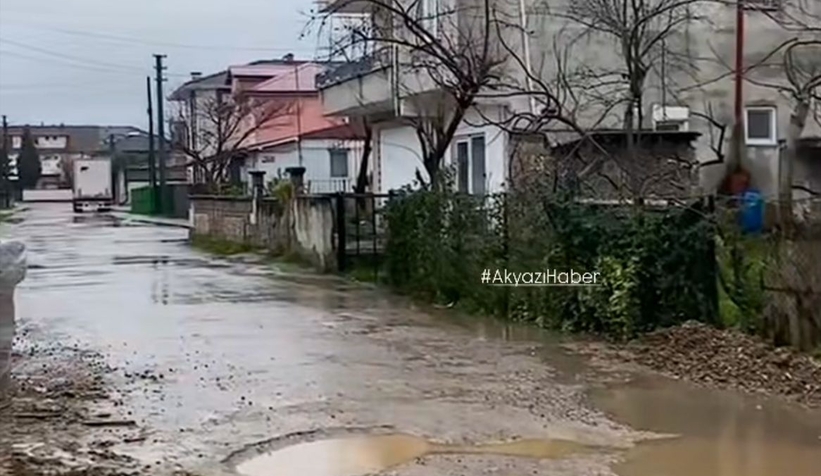akyazida-vatandasin-camur-ve-cukur-tepkisid2xxzfnod2