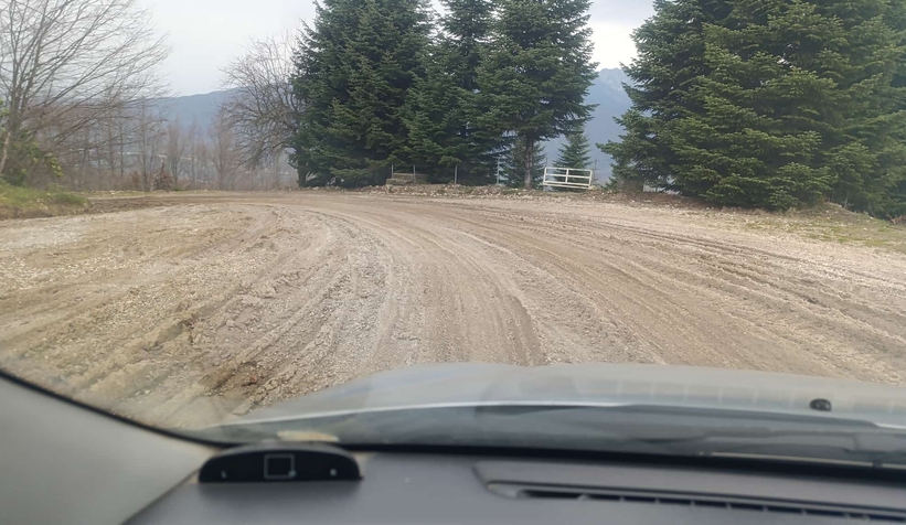 Akyazıda vatandaşın yol tepkisi; Çamur içinde