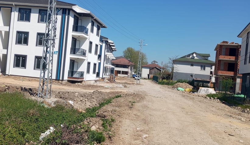 akyazida-yeni-sokaklara-70-li-yillarin-demir-direkleri-dikiliyorbwhmvev4rl