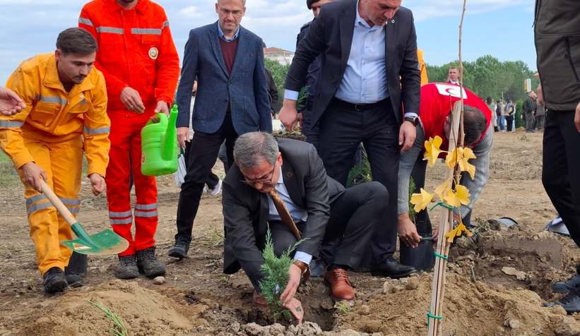 Akyazı’da Yeşil Vatan Seferberliği: 400 Fidan Toprakla Buluştu