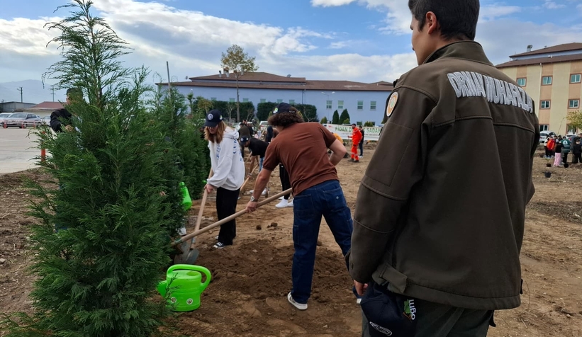 Akyazı’da Yeşil Vatan Seferberliği: 400 Fidan Toprakla Buluştu