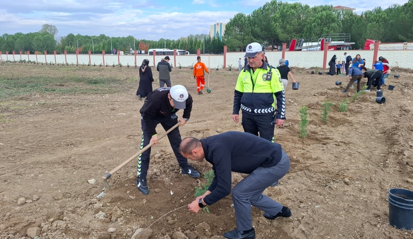 Akyazı’da Yeşil Vatan Seferberliği: 400 Fidan Toprakla Buluştu