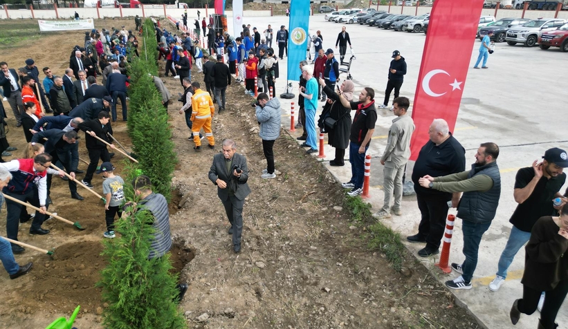 Akyazı’da Yeşil Vatan Seferberliği: 400 Fidan Toprakla Buluştu
