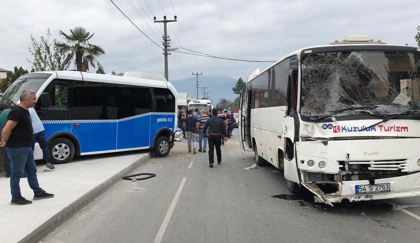 Akyazı'da zincirleme kaza:17 yaralı