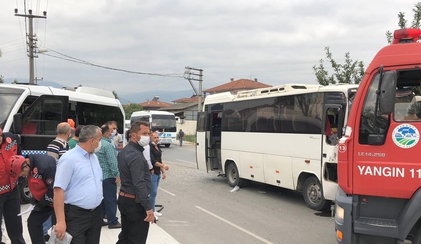 Akyazı'da zincirleme kaza:17 yaralı