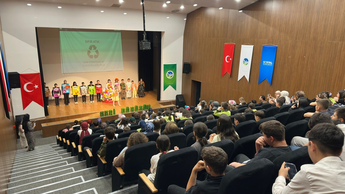 Akyazı’da “Atık Sanat Gösterisi” Büyük Beğeni Topladı