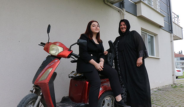 Akyazılı anne kızı için hem annelik hem babalık yapıyor