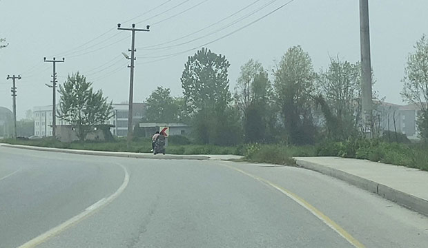 Akyazılı anne kızı için hem annelik hem babalık yapıyor