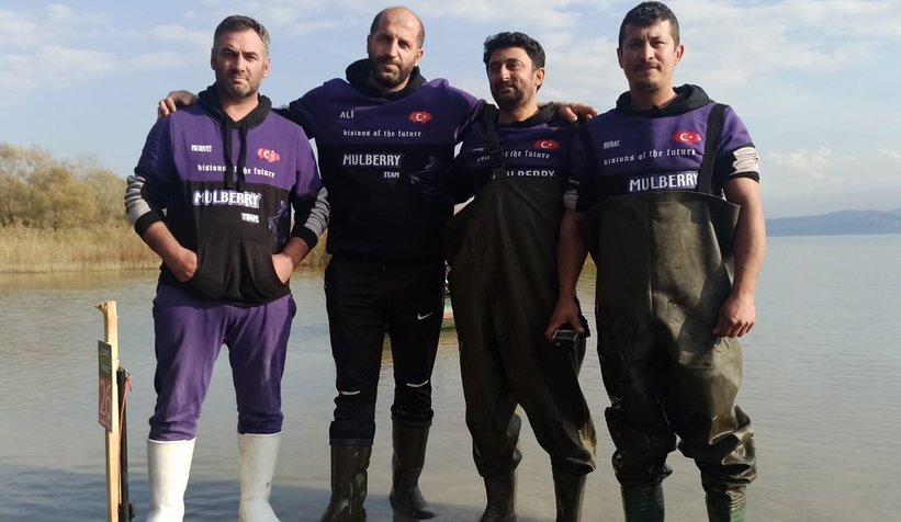 Akyazılı balıkçılar 19,5 kiloluk sazan yakaladı