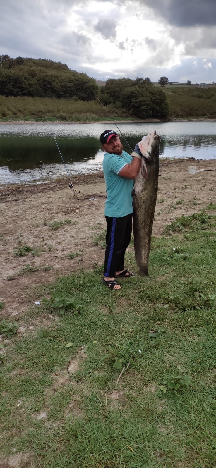 Akyazılı balıkçılar 30 kiloluk dev yayın yakaladı