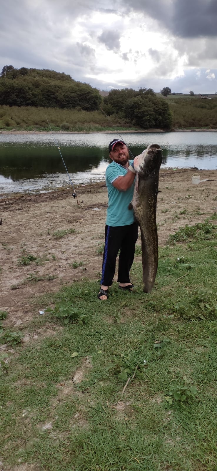 Akyazılı balıkçılar 30 kiloluk dev yayın yakaladı