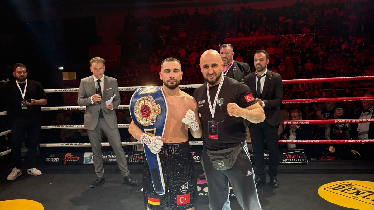 Akyazılı Boksör Emre Sayılı Almanya’da Altın Kemer Kazandı