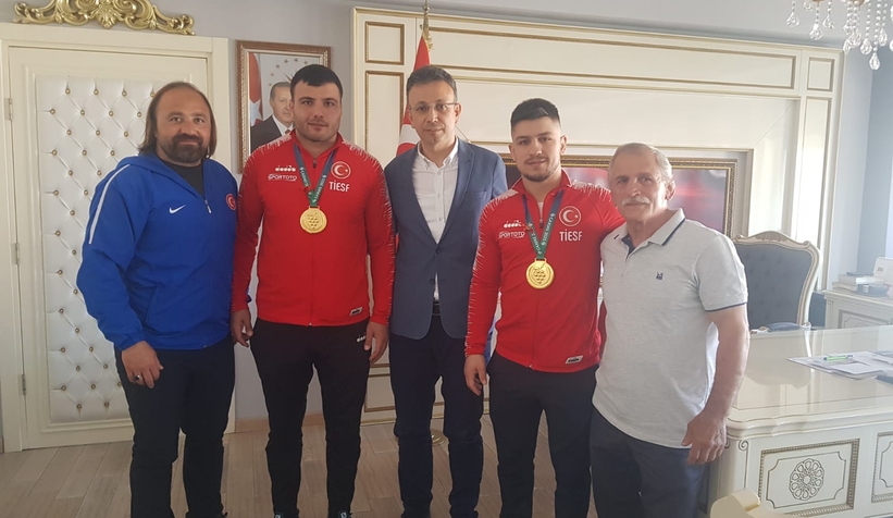 Akyazılı olimpiyat şampiyonu böyle karşılandı