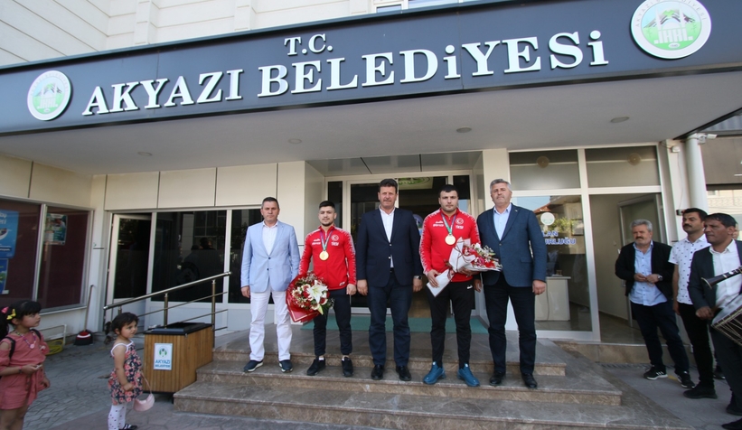Akyazılı olimpiyat şampiyonu böyle karşılandı