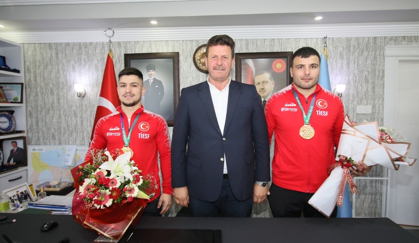 Akyazılı olimpiyat şampiyonu böyle karşılandı