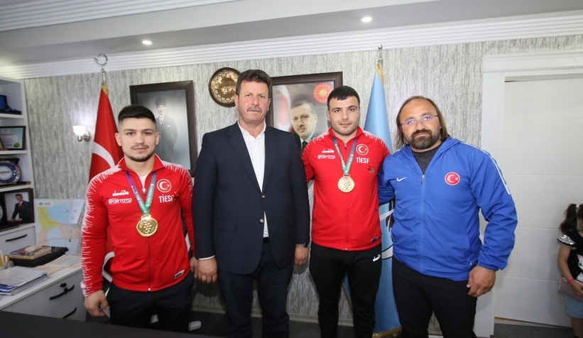 Akyazılı olimpiyat şampiyonu böyle karşılandı