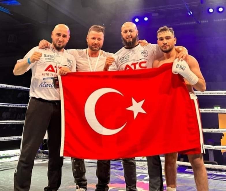 akyazili-emre-almanya-da-siyonluk-elde-ettiq2rdndvyqt