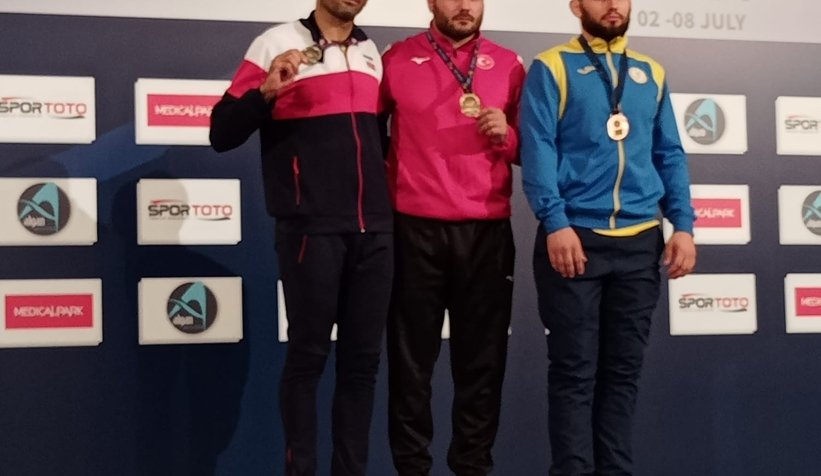 Akyazılı güreşçi Dünya Şampiyonu oldu