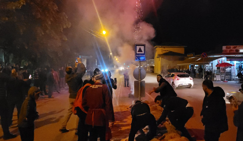 Akyazılı iş adamı Ömer Peker den zafer kutlaması