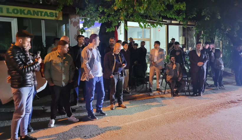 Akyazılı iş adamı Ömer Peker den zafer kutlaması