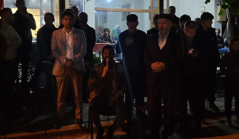 Akyazılı iş adamı Ömer Peker den zafer kutlaması