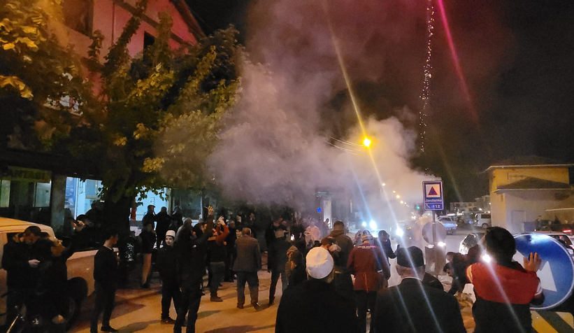 Akyazılı iş adamı Ömer Peker den zafer kutlaması