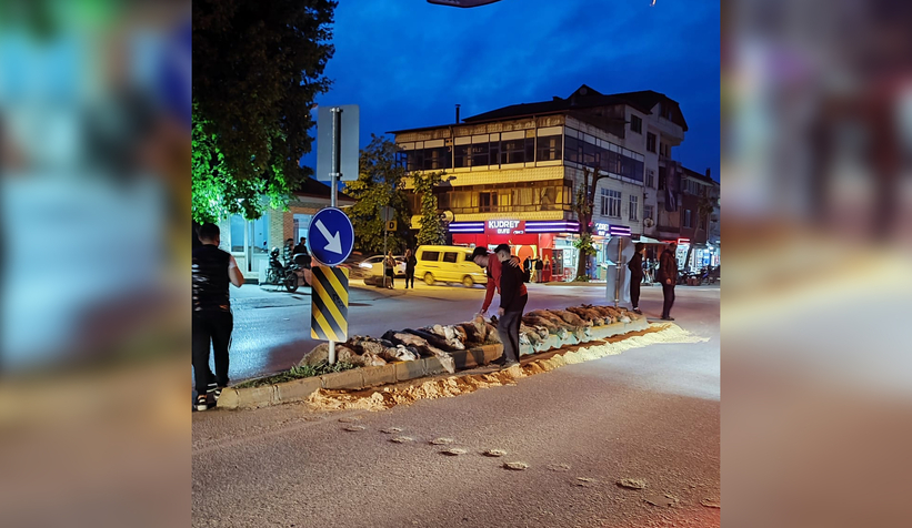 Akyazılı iş adamı Ömer Peker den zafer kutlaması