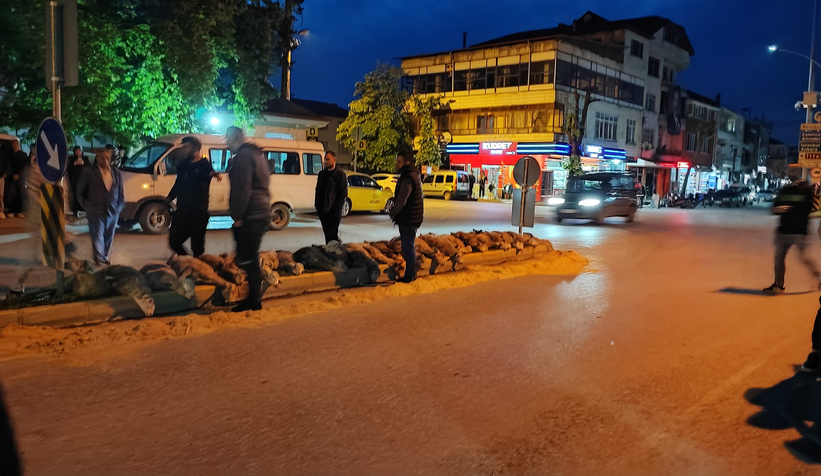 Akyazılı iş adamı Ömer Peker den zafer kutlaması