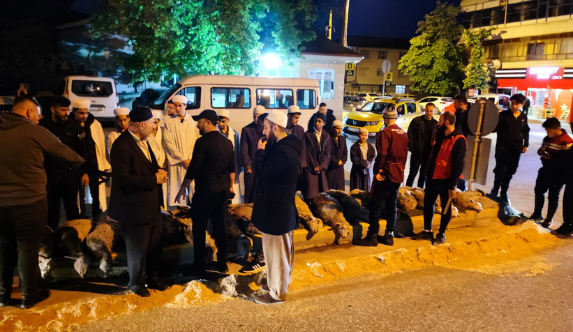 Akyazılı iş adamı Ömer Peker den zafer kutlaması