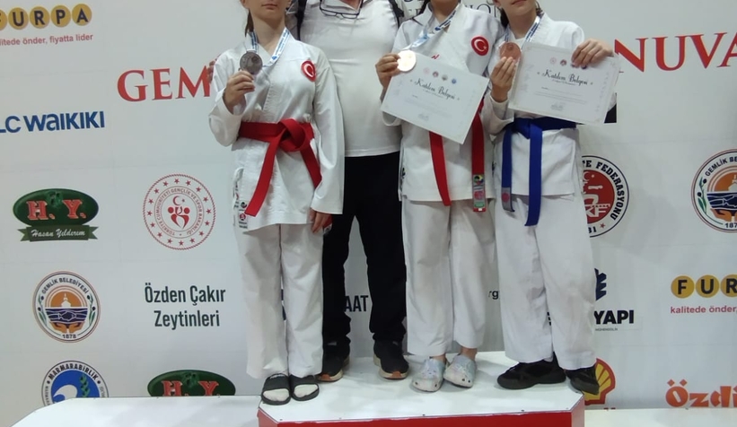 Akyazılı karateciler gururlandırdı