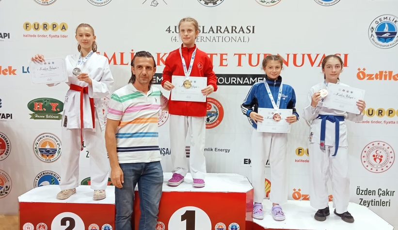 Akyazılı karateciler gururlandırdı