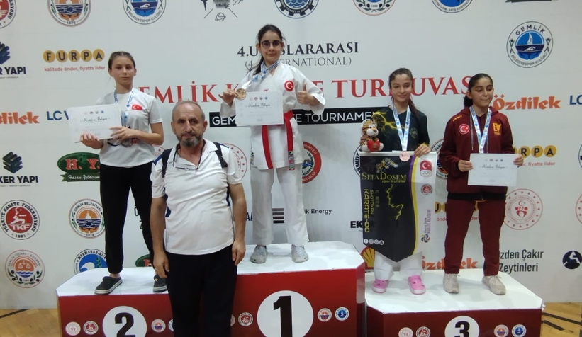 Akyazılı karateciler gururlandırdı