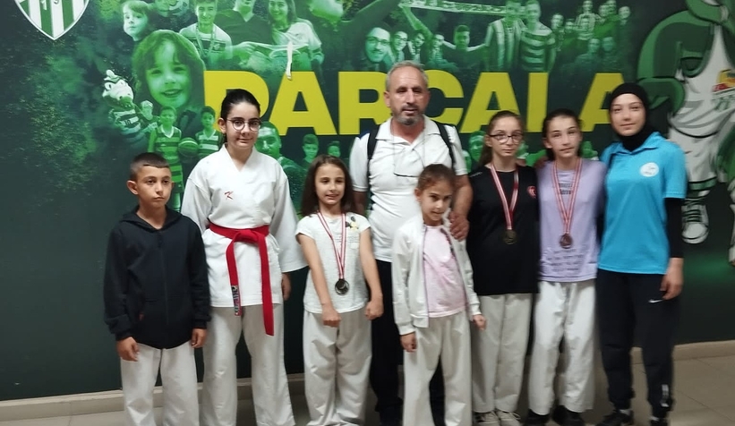 Akyazılı karateciler turnuvaya damga vurdu