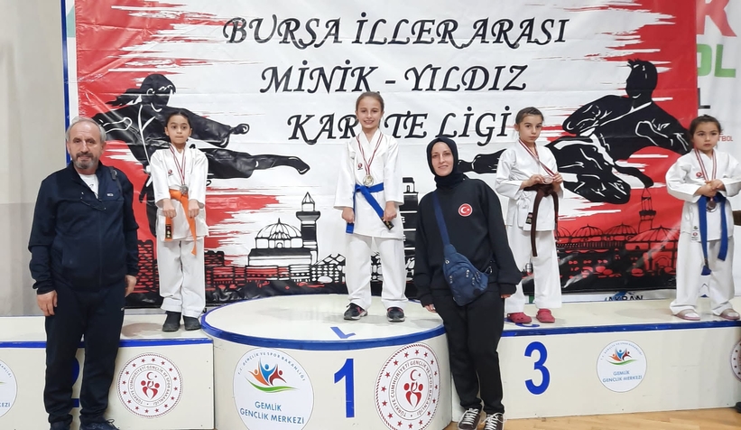 akyazili-karatecilerden-6-madalyaytrhr2nkb1
