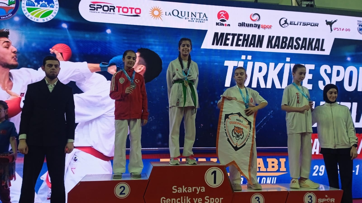 Akyazılı karatecilerden büyük başarı