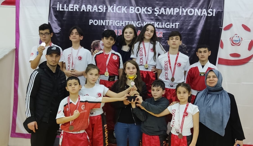 Akyazılı Kick Boksçuların büyük başarısı