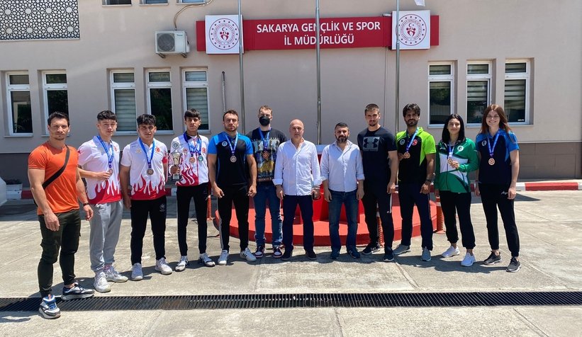 Akyazılı Kickboks'cular seçmelere damga vurdu