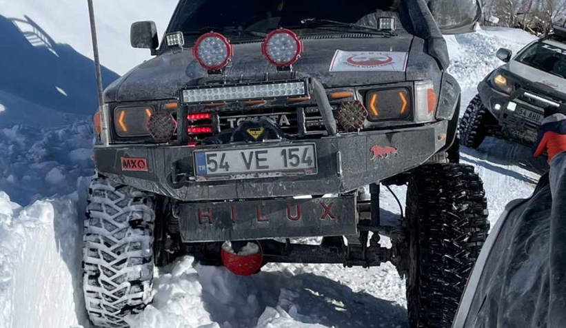 akyazili-off-roadcilar-cadirlari-depremzedelere-ulastiriyorwniwdst3cl
