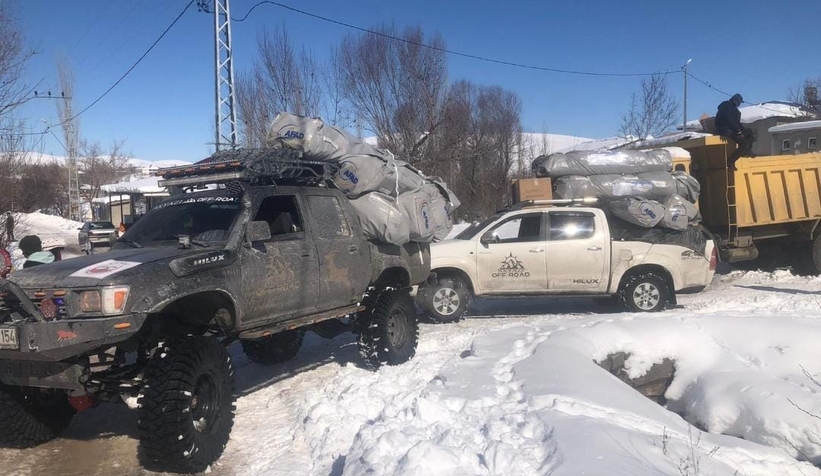 akyazili-off-roadcilar-cadirlari-depremzedelere-ulastiriyorwniwdst3cl