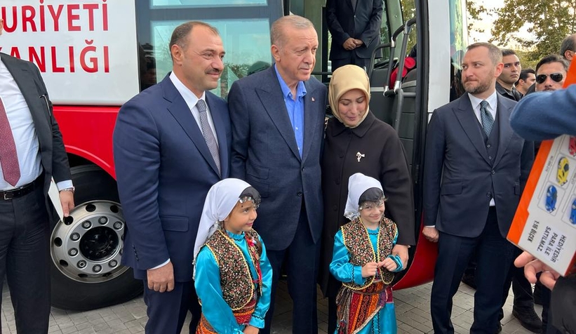 akyazili-ogrenciler-erdogan-i-karsiladiqmzhohzhcc