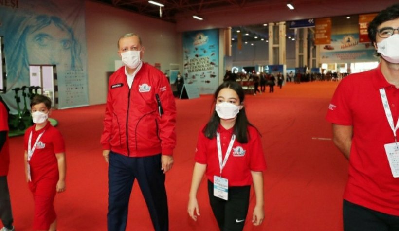 Akyazılı öğrenciler projelerini Cumhurbaşkanı Erdoğan'a anlattı