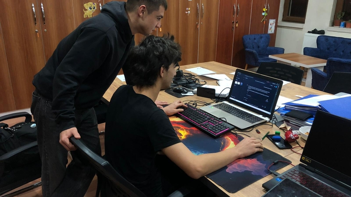 Akyazılı öğrencilerden büyük başarı