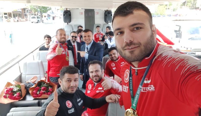 Akyazılı Olimpiyat şampiyonu böyle karşılandı