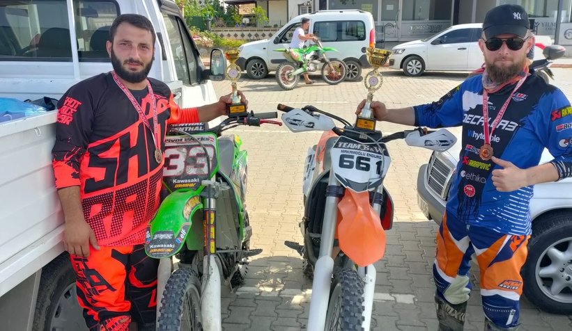 Akyazılı sporcular Kum Enduro Yarışları'na damga vurdu