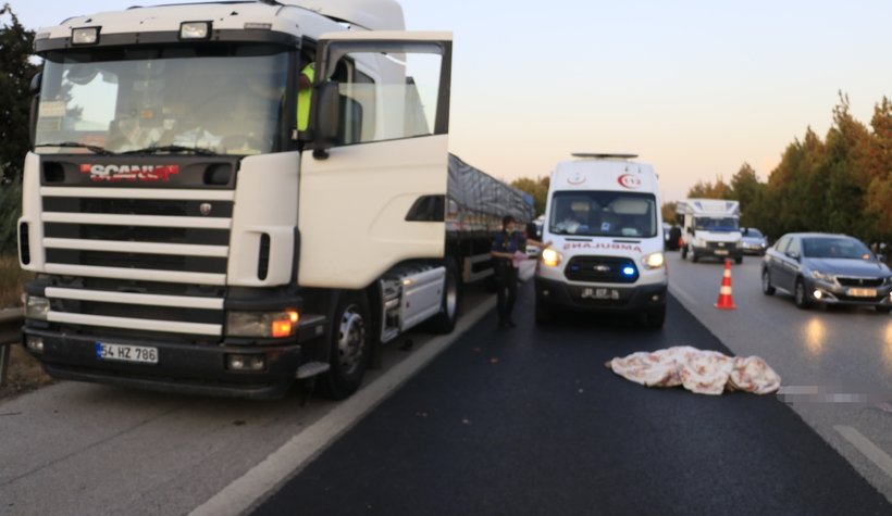 Akyazılı tır şoförü feci kazada can verdi