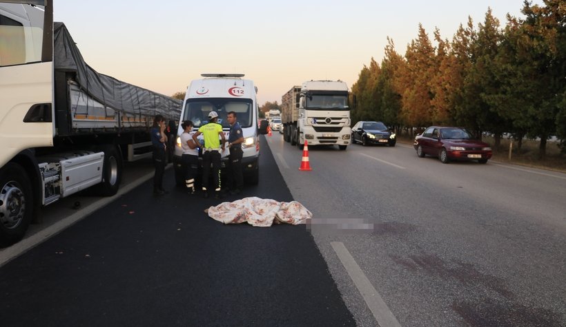 Akyazılı tır şoförü feci kazada can verdi